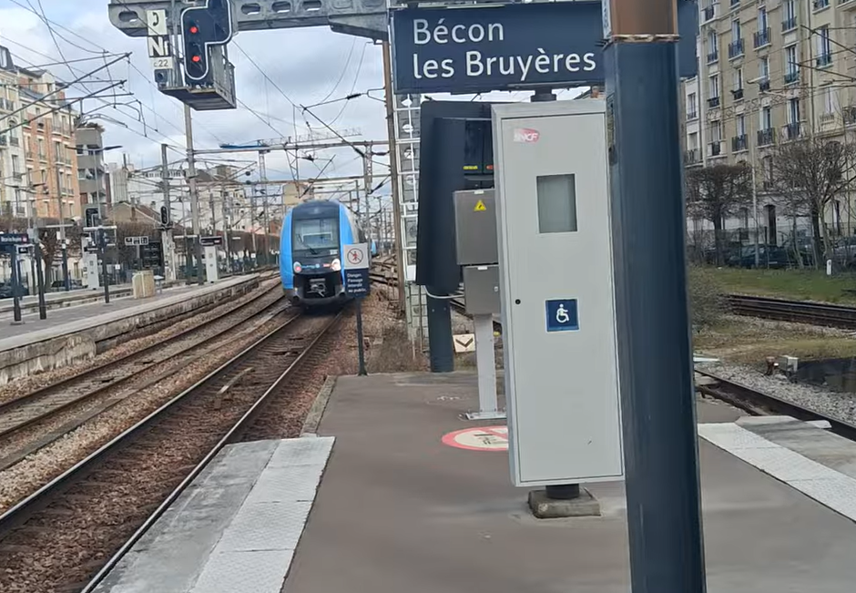 Octobre 2025 à Courbevoie : La mairie défend les commerces locaux en bloquant le rachat de 12 boutiques du quartier Bécon les Bruyères