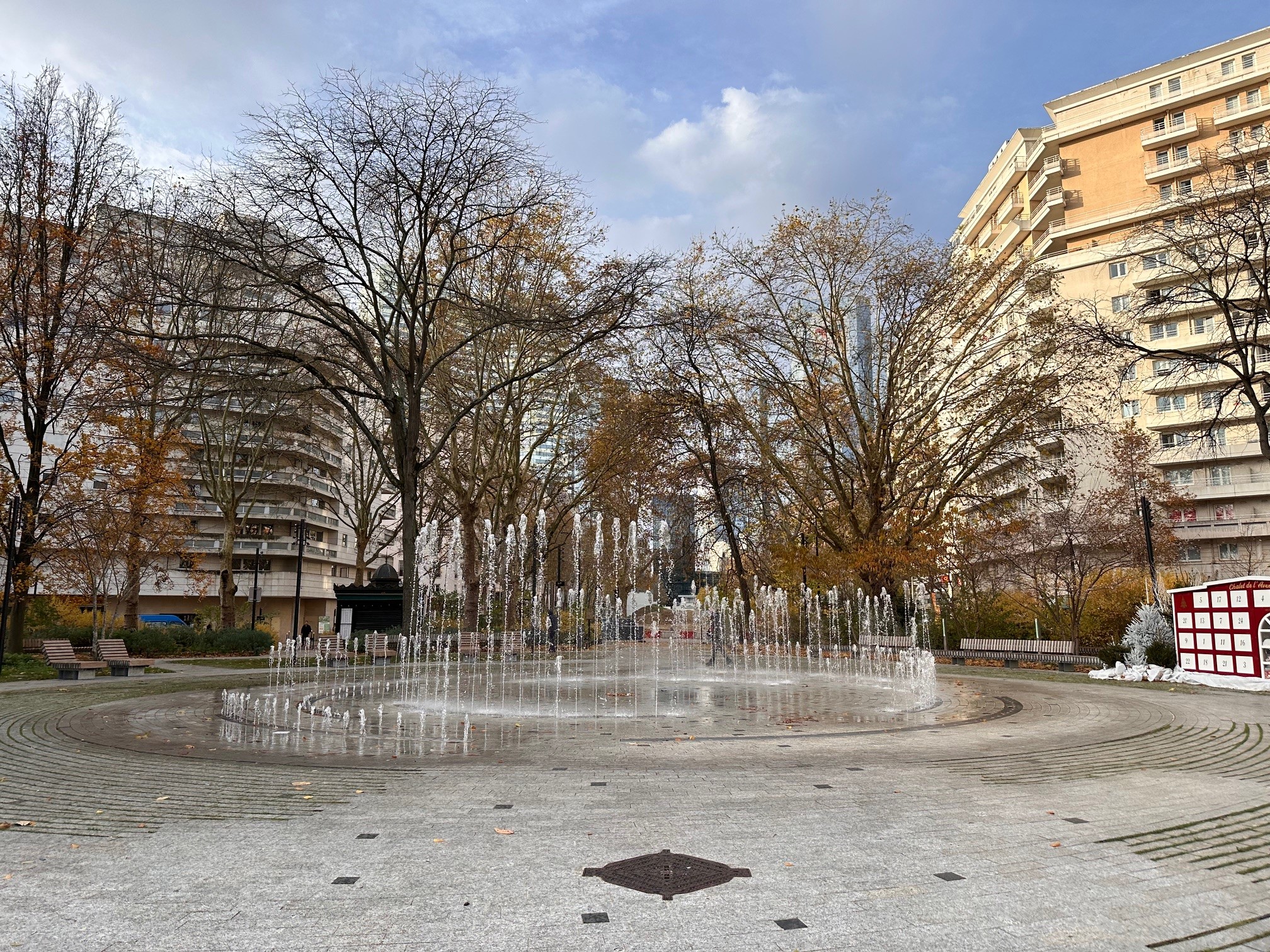 Courbevoie en 2022 : Une population en hausse avec 82 547 habitants et un solde naturel positif sous la direction de Jacques KOSSOWSKI